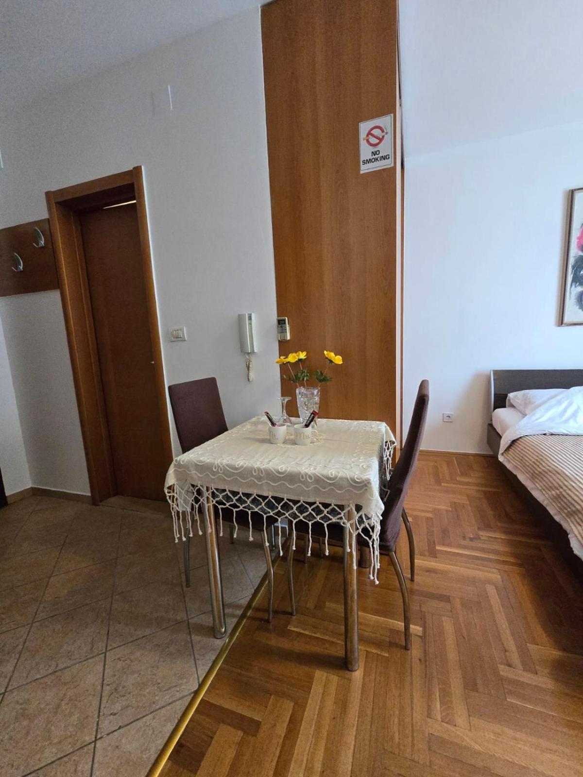 Laki Apartment ポドゴリツァ エクステリア 写真